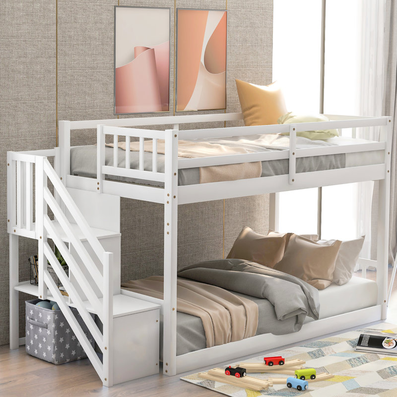 Lit simple au-dessus d'un lit superposé blanc avec rangement gracieux - Fabriqué en pin massif pour un style mystérieux