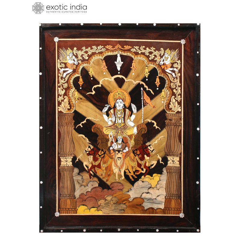 24 "Surya Dev sur Rath couleur naturelle sur panneau de bois avec incrustation de travail - dieu indien traditionnel fabriqué à la main