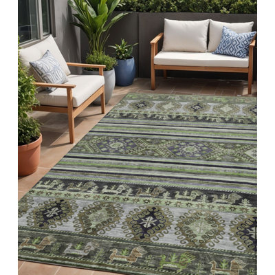 Tapis tribal lavable intérieur / extérieur vert taupe et ivoire 5 pi x 8 pi