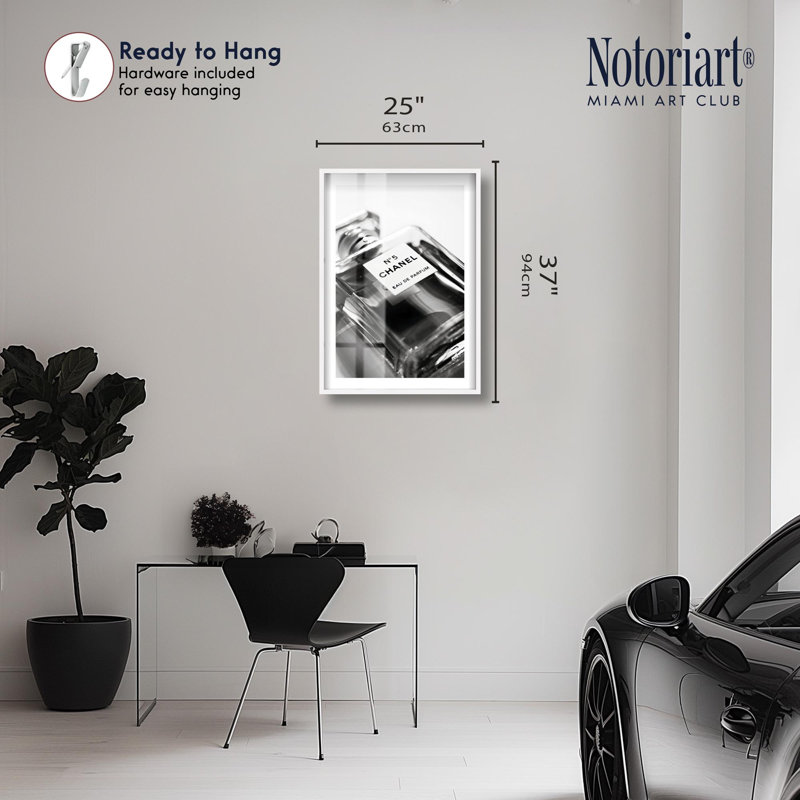 «Perfume Prism Shadowbox Print» par Notoriart, H 37 po x l 25 po, Blanc