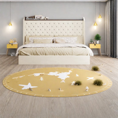 Grand lit luxueux en velours avec tête de lit haute et tablette de rangement