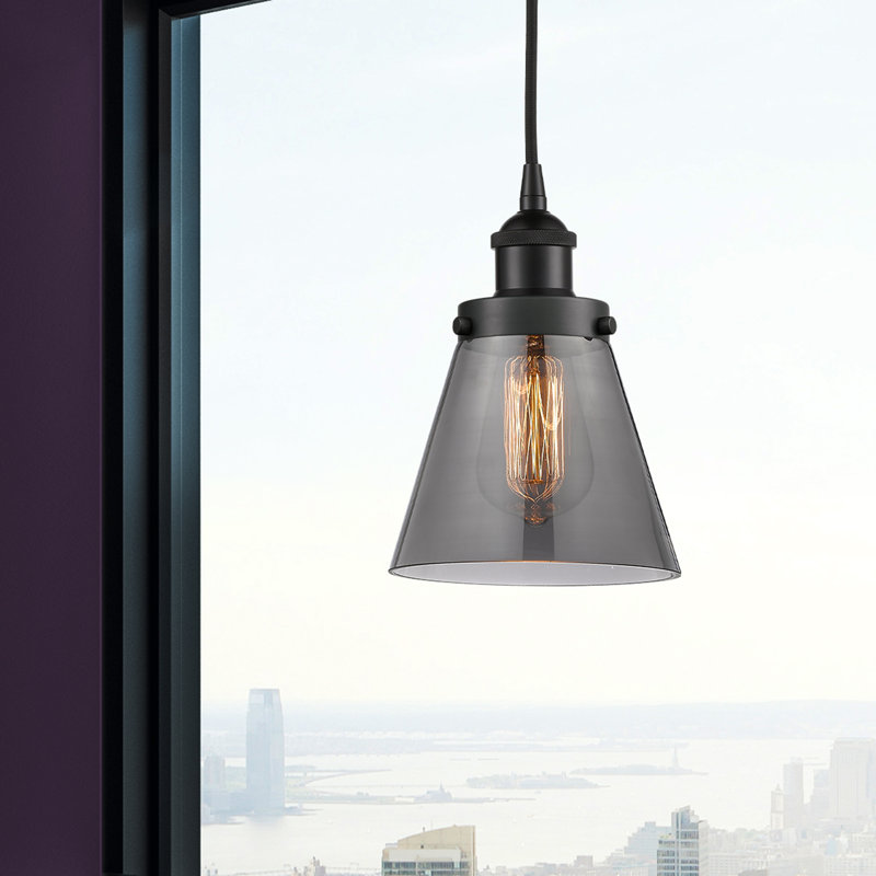 Mini-luminaire suspendu 1 lumière Cone, Gris, H 9,5 po x l 6,25 po x P 6,25 po, Noir mat