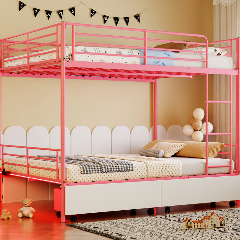 Lit superposé en métal rose avec station de charge, garde-corps, fonction de rangement, sans sommier, divisé en 2 lits simples, décor de chambre à coucher moderne avec charge, échelles, compartiment, diviseur pour l'installation