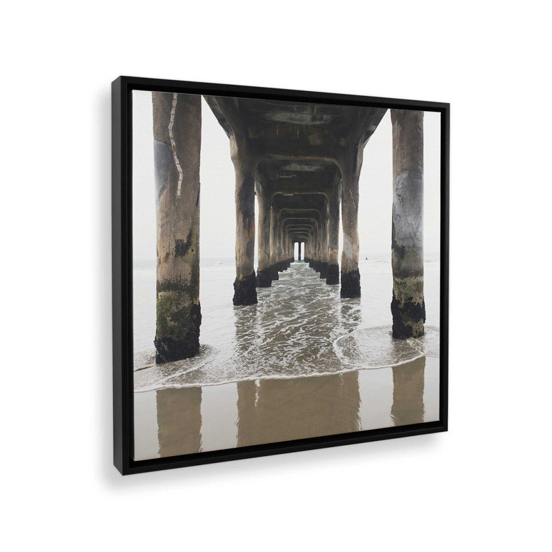 «Manhattan Pier» par Bree Madden, reproduction d'art, H 20 po x l 20 po, Noir, Cadre flottant