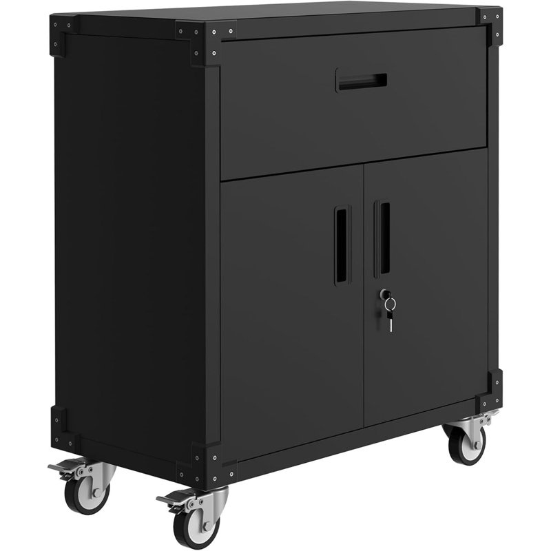 Armoire à outils en métal avec tablettes réglables