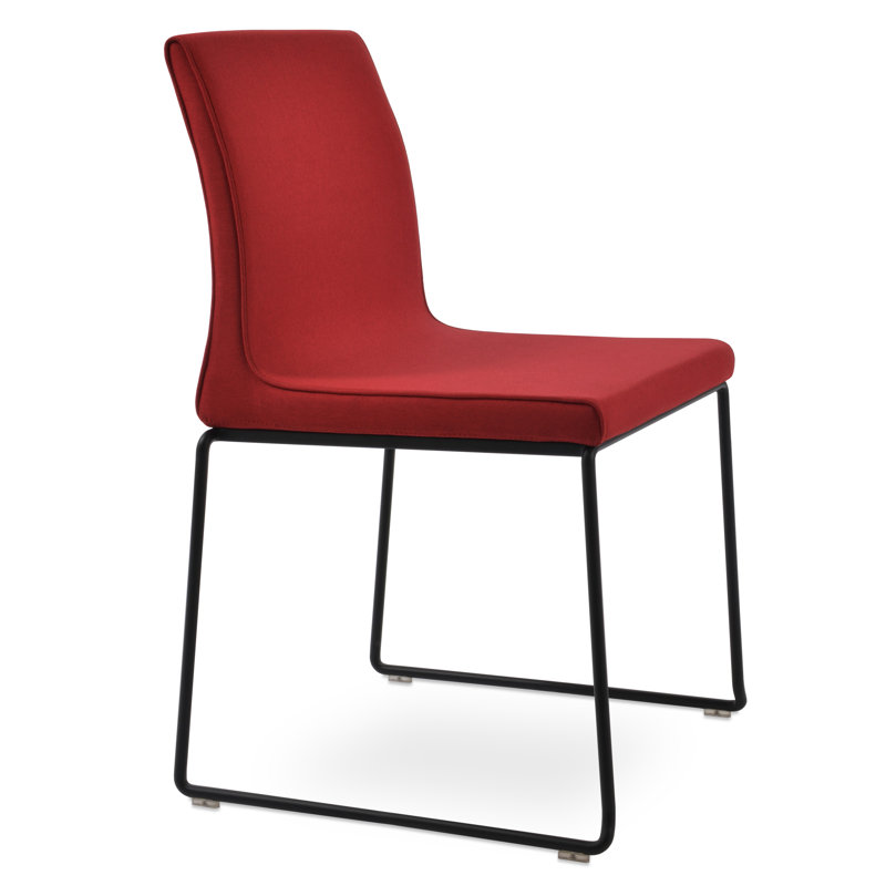 Chaise rembourrée empilable en tissu Polo, Rouge, Noir mat