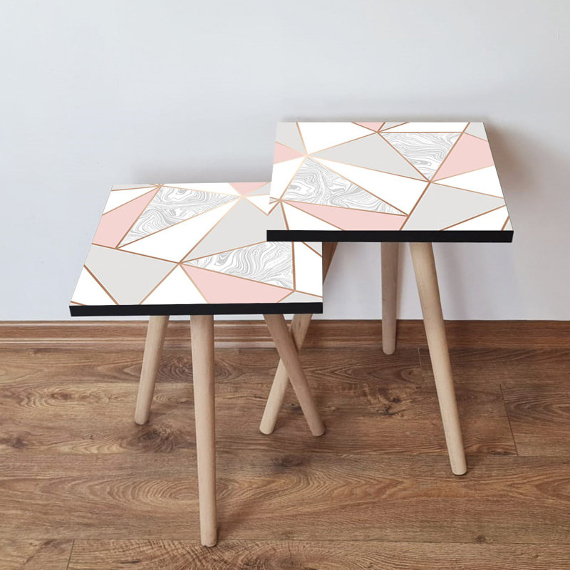 Tables gigognes modernes (2 pièces), rose et beige avec accents gris, 13,8 po x 18,5 po x 13,8 po et 13,8 po x 16,5 po x 13,8 po | 100% panneau de fibres à densité moyenne avec pieds en bois de hêtre, épaisseur de 0,7 po | Conception géométrique parfaite pour les espaces de vie contemporains