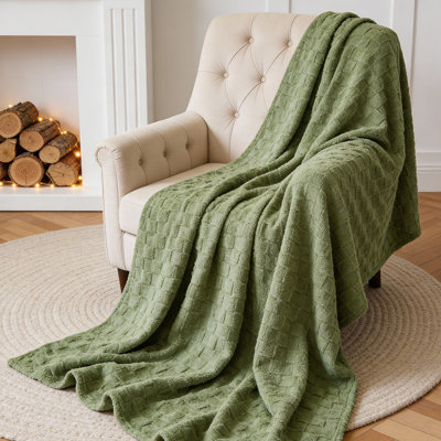 Machine Tufted Throw Blanket