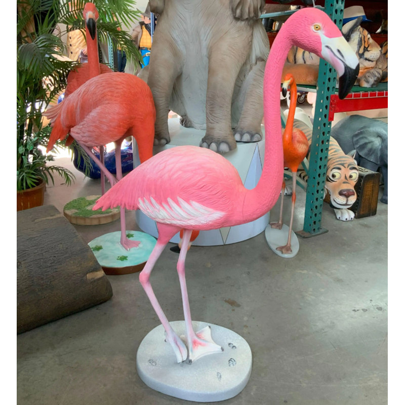 Statue debout de flamant debout