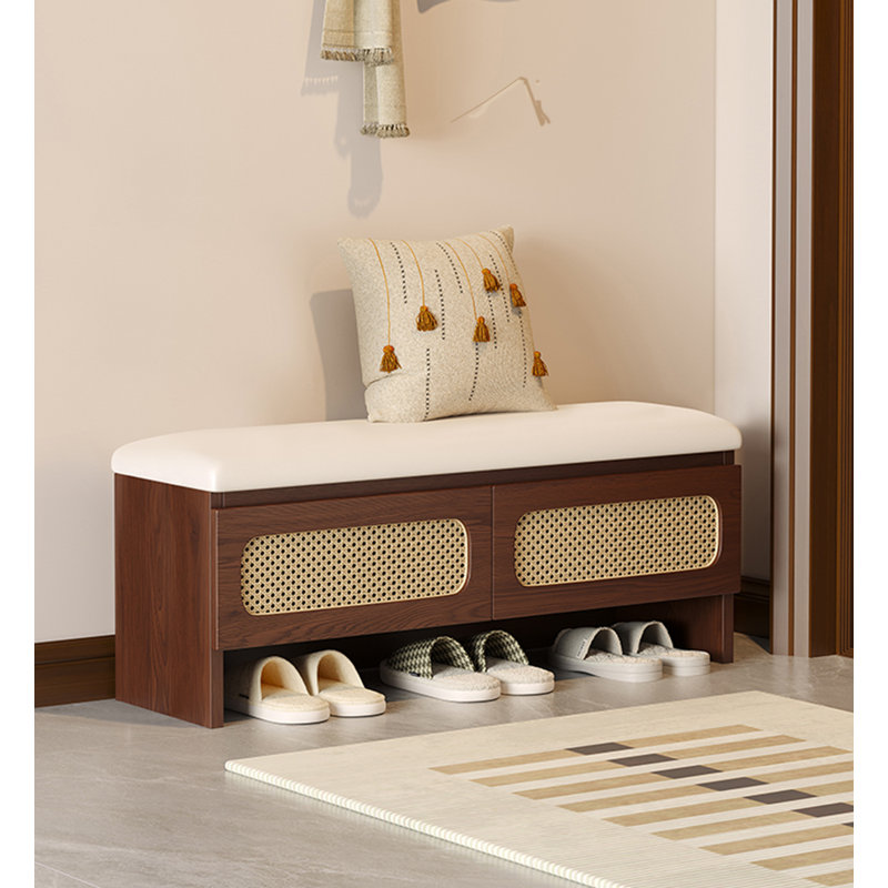 Banc de rangement ouvert en bois massif avec insertions en rotin