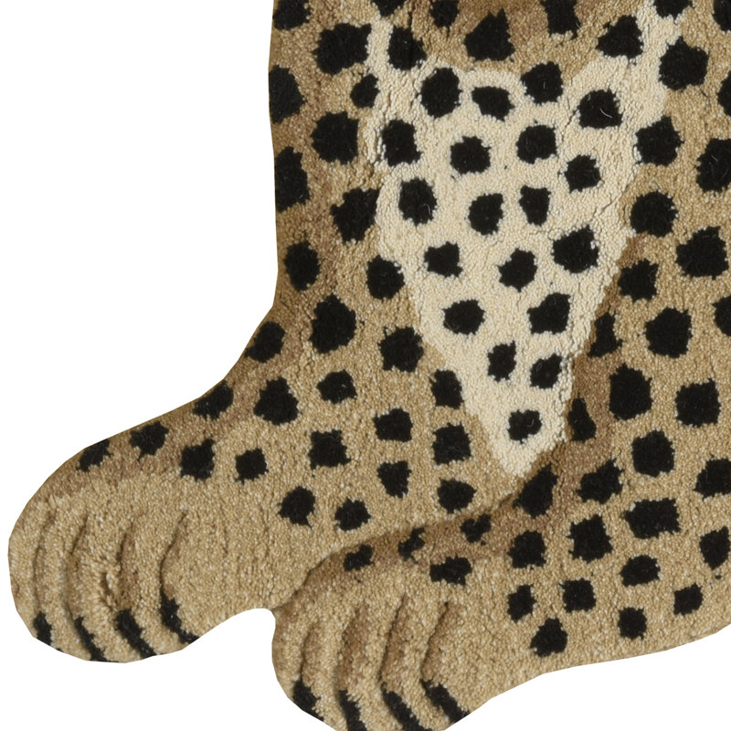 Harjo Sitting Cheetah Shaped Gold And Black 2' X 3' Accent Rug