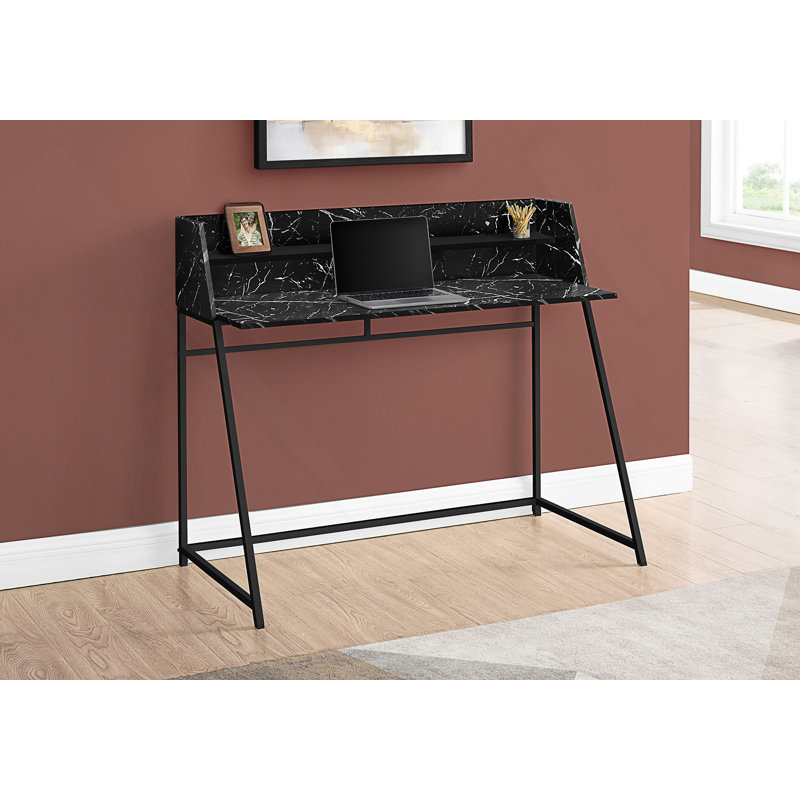 Bureau d'ordinateur moderne avec huche, tablettes de rangement et base en métal robuste pour des espaces de travail à domicile efficaces.