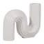 Vase en grès cérame avec forme sculpturale incurvée et motif texturé nervuré-303942949
