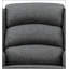 Chaise berçante grise avec accoudoirs évasés
