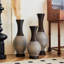 Ensemble élégant de 3 grands vases de plancher pour la décoration de salon, de couloir ou de vestibule, finition classique en PVC blanc, fabrication robuste et durable pour les fleurs artificielles ou la présentation autonome