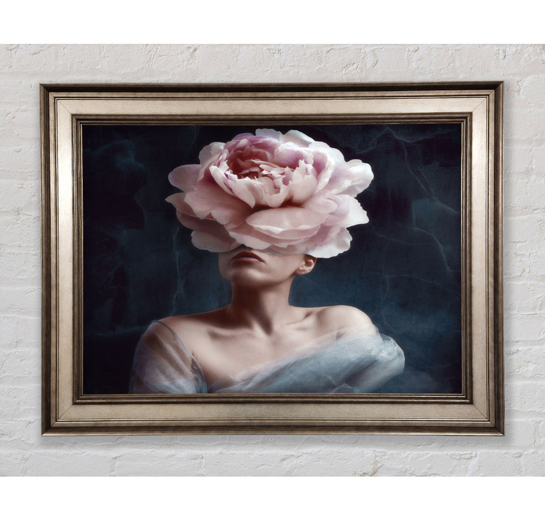 The Pink Flower Head Gerahmter Druck