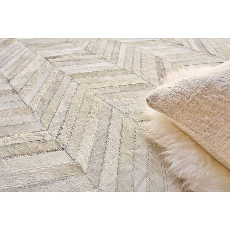 Natural Hide Cowhide Chevron Area Rug in Silver, Rectangle 13'6" x 17'6"