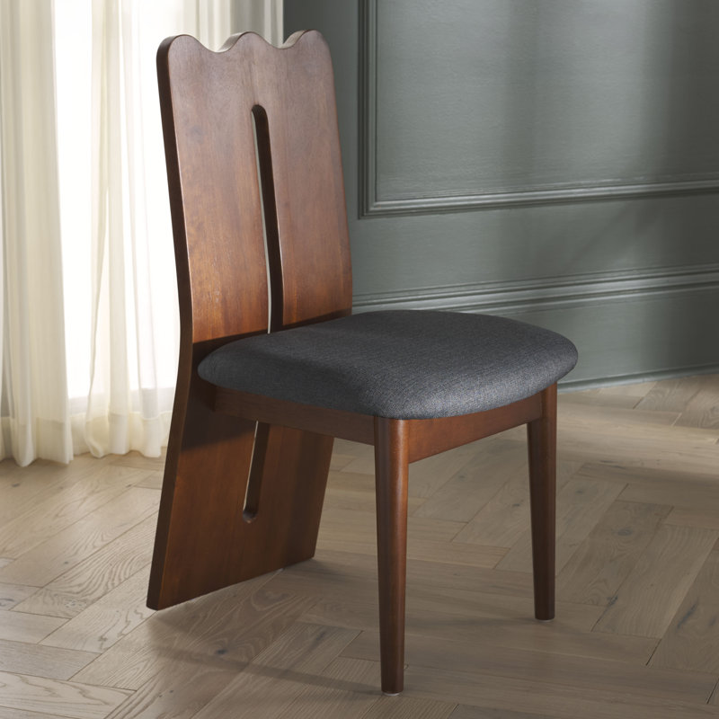 Chaise rembourrée en bois massif Kieran, Gris/noyer