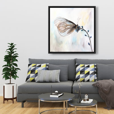 «Butterfly on Blue Flowers», toile romantique encadrée
