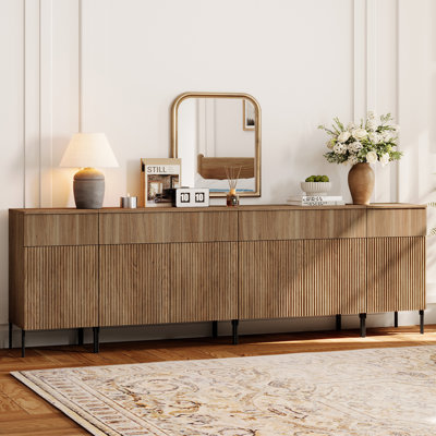 Commode à 4 tiroirs 94,5 po en bois avec design Reeded, armoire de rangement minimaliste et commode