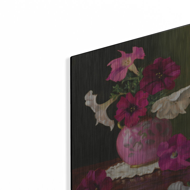 Pétunias dans un vase rose par Christopher Pierce, H 16 po x l 12 po