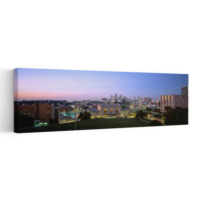 Vue à angle élevé d'une ville éclairée au crépuscule, Kansas City, Missouri, États-Unis, art contemporain abstrait, art mural