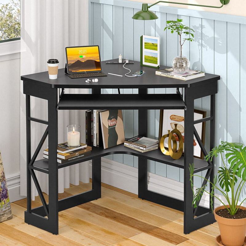 Bureau en coin Lambrecht avec prises et ports USB, bureau d'ordinateur triangulaire avec station de charge, tablette de rangement, bureau d'écriture peu encombrant pour petits espaces