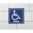 Le symbole de chaise roulante est fourni avec un relief braille