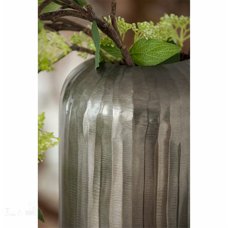 Élégant vase ovale à ciseaux en aluminium 7 x 7 x 17 pouces, parfait pour les décors modernes et contemporains