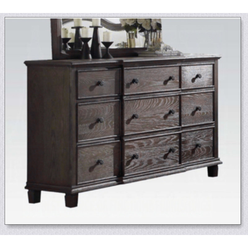 Commode Baudouin en chêne vieilli avec neuf tiroirs spacieux et glissières en métal durables pour un rangement élégant
