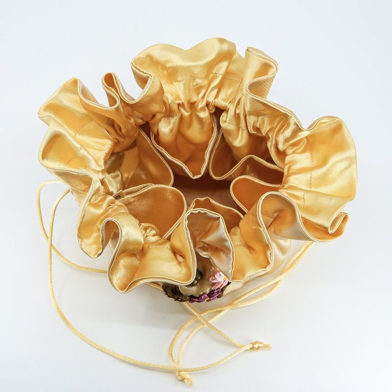 Pochette à bijoux avec rubans brodés, Crème