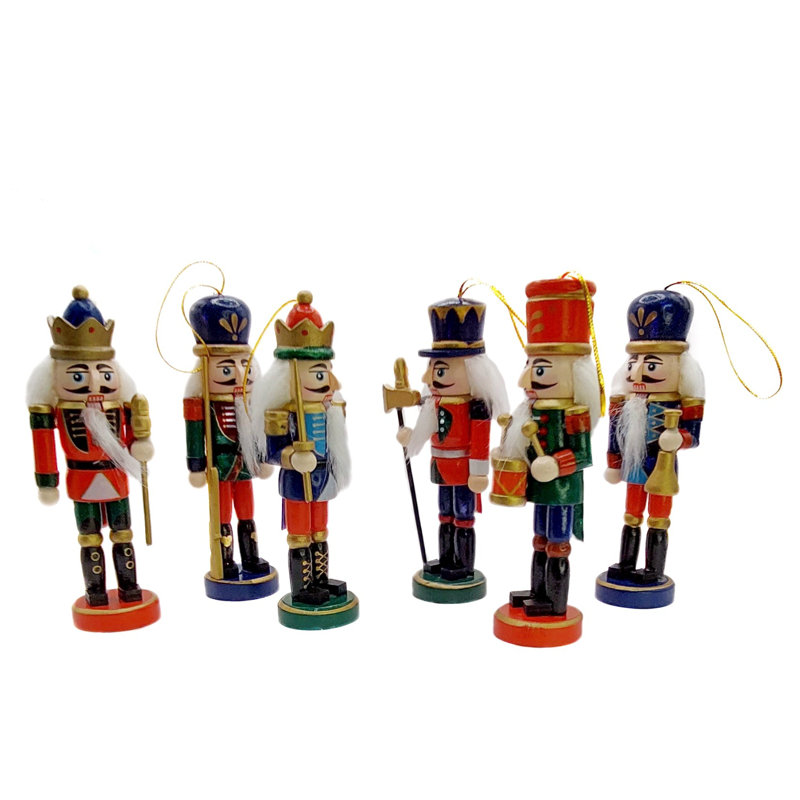 Casse-noisette de Noël.  Décoration festive classique en bois F07M14-6-N01617