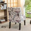 Fauteuil en tissu imprimé avec motif floral mauve - Espace de vie moderne, assise confortable et sans accoudoirs
