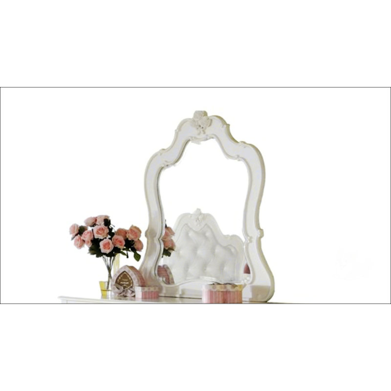 Miroir élégant et intemporel à finition perle avec bord biseauté et design complexe pour rehausser le décor de n'importe quelle pièce