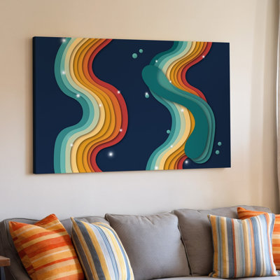La toile crée une conception abstraite mettant en vedette une série de lignes d'art audacieuses et ondulées dans une palette de couleurs rétro et vibrantes d'art sur toile rouge orange