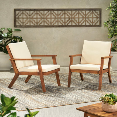 De 2 fauteuils club d'extérieur en bois avec coussins beiges - aspect exotique, eau, conception à lattes ouvertes, l 26,47 po x P 31,23 po, structure solide brune, sièges, capacité de 300 lb,