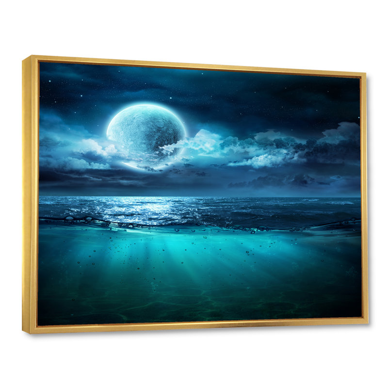 «Romantic Moon Over Deep Blue Sea II», photographie sur toile, H 16 po x l 32 po x p 1 po, Cadre flottant doré