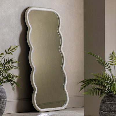 Daquawn Wavy Mirror