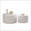 Ensemble de tables basses rondes festonnées blanches
