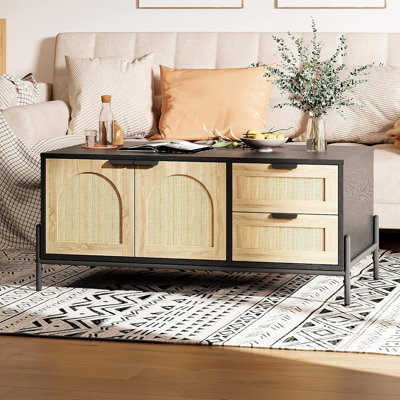 Table basse moderne et élégante avec 2 tiroirs en rotin, une armoire à 2 portes et une tablette à dos ouvert, une table centrale de rangement pour le salon et le bureau