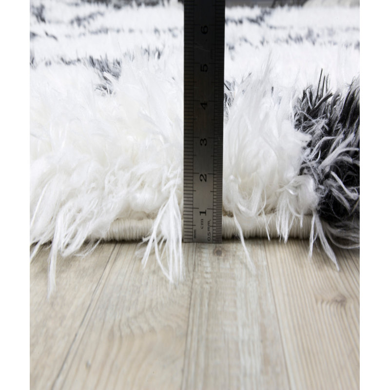 Tapis luxueux, blanc et anthracite | 100% polyester brillant, hauteur de poils de 1,97 po | Semelle en jute de coton durable, 400 000 points de fil | Conception à franges, nettoyage facile à l'aspirateur, décoration intérieure élégante