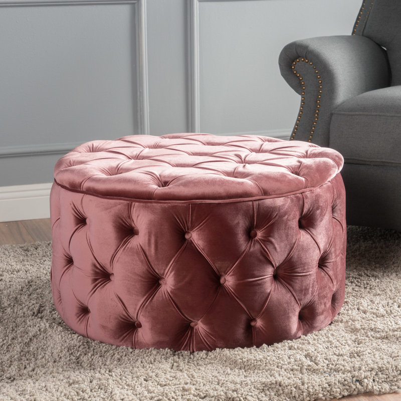 Velours rosé avec un design contemporain et un capitonnage à boutons polyvalent et élégant