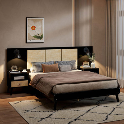 Structure de lit grand format en rotin et bois avec 2 tables de chevet et lampes