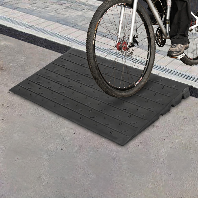 Rampe de bordure en caoutchouc pour voiture, Trois chemins de câbles 24 x 4 et 2 x 4