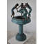 Fontaine en bronze quatre dames sur un plateau Alptekin Taille: 27 po x 27 po x H 52 po