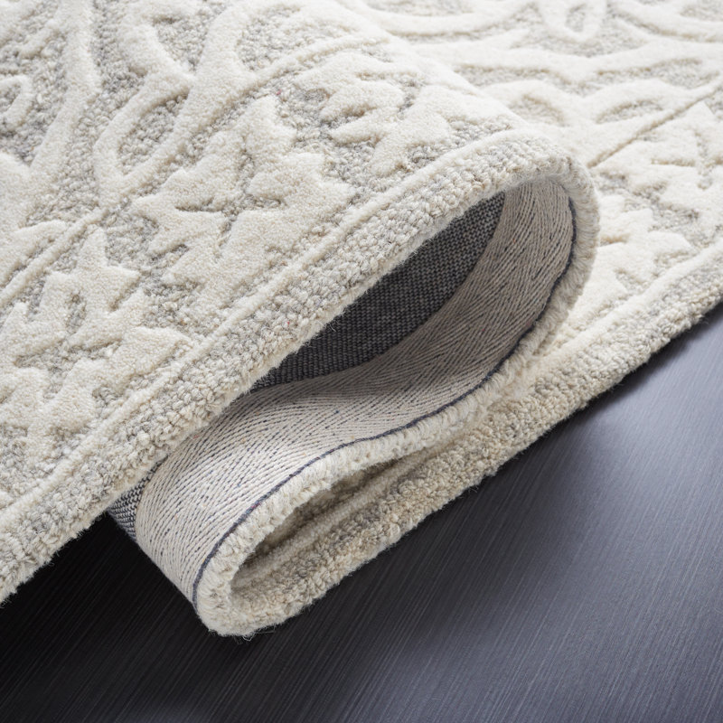 Aude Damask Handmade Tufted Wool Area Rug in White, Rectangle 5' x 8'