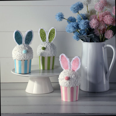Petit gâteau de Pâques rétro 7 "avec tasse rayée