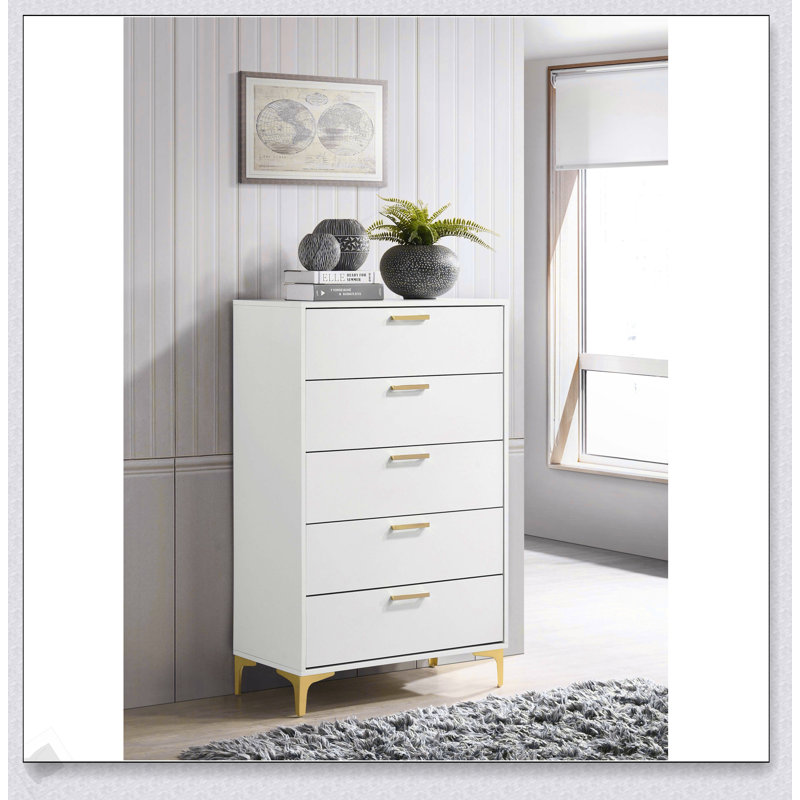 Commode rectangulaire blanche à 5 tiroirs Karena, solution de rangement spacieuse et élégante pour les espaces de vie modernes