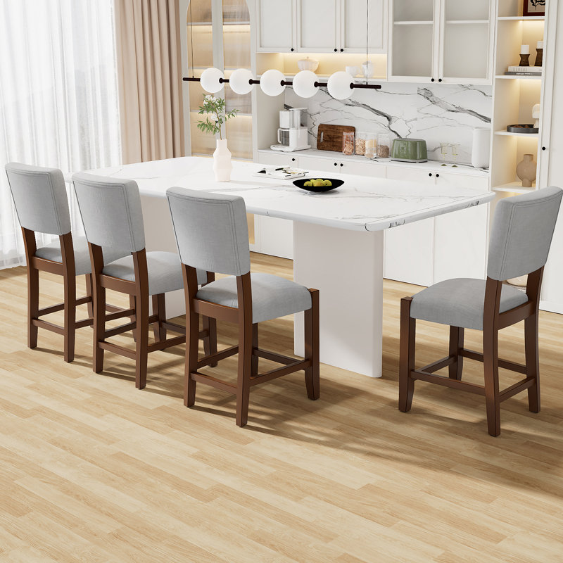 Ensemble de quatre tabourets de bar avec dossier Mid-Century modernes, revêtus de lin pour le confort, pieds en bois massif pour la durabilité, idéal pour les îlots de cuisine et les salles à manger.