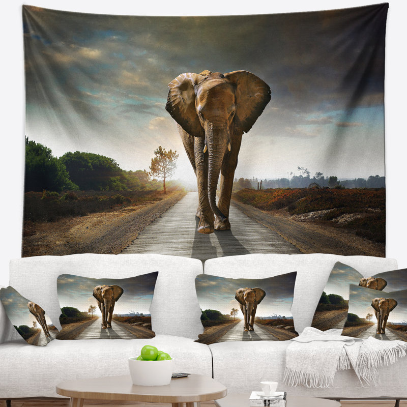 Photographie unique marche tapisserie d'éléphant, H 32 po x l 39 po